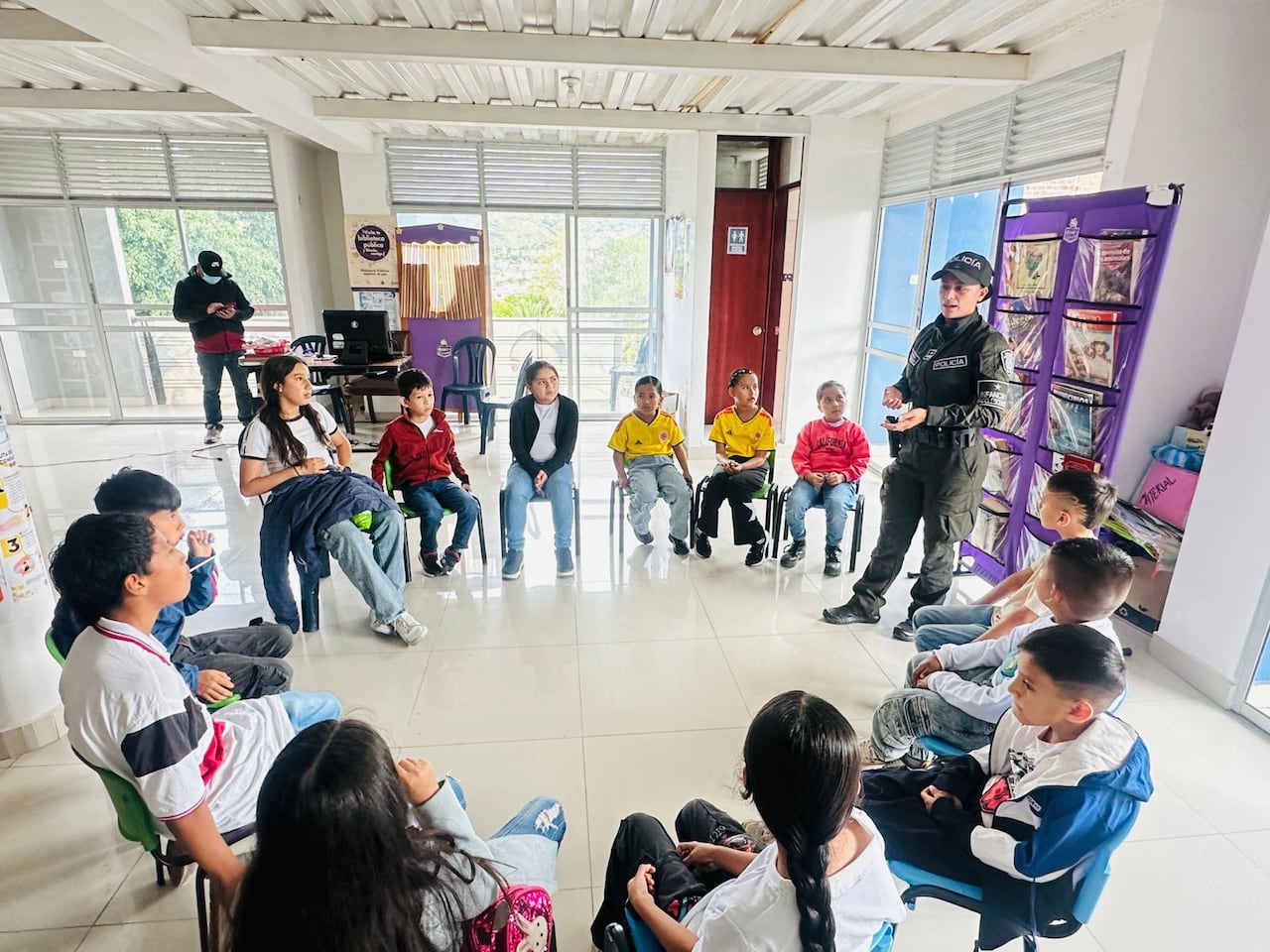 La actividad El Árbol de los Valores promovió principios como el respeto, la solidaridad, la honestidad y la responsabilidad entre los participantes.