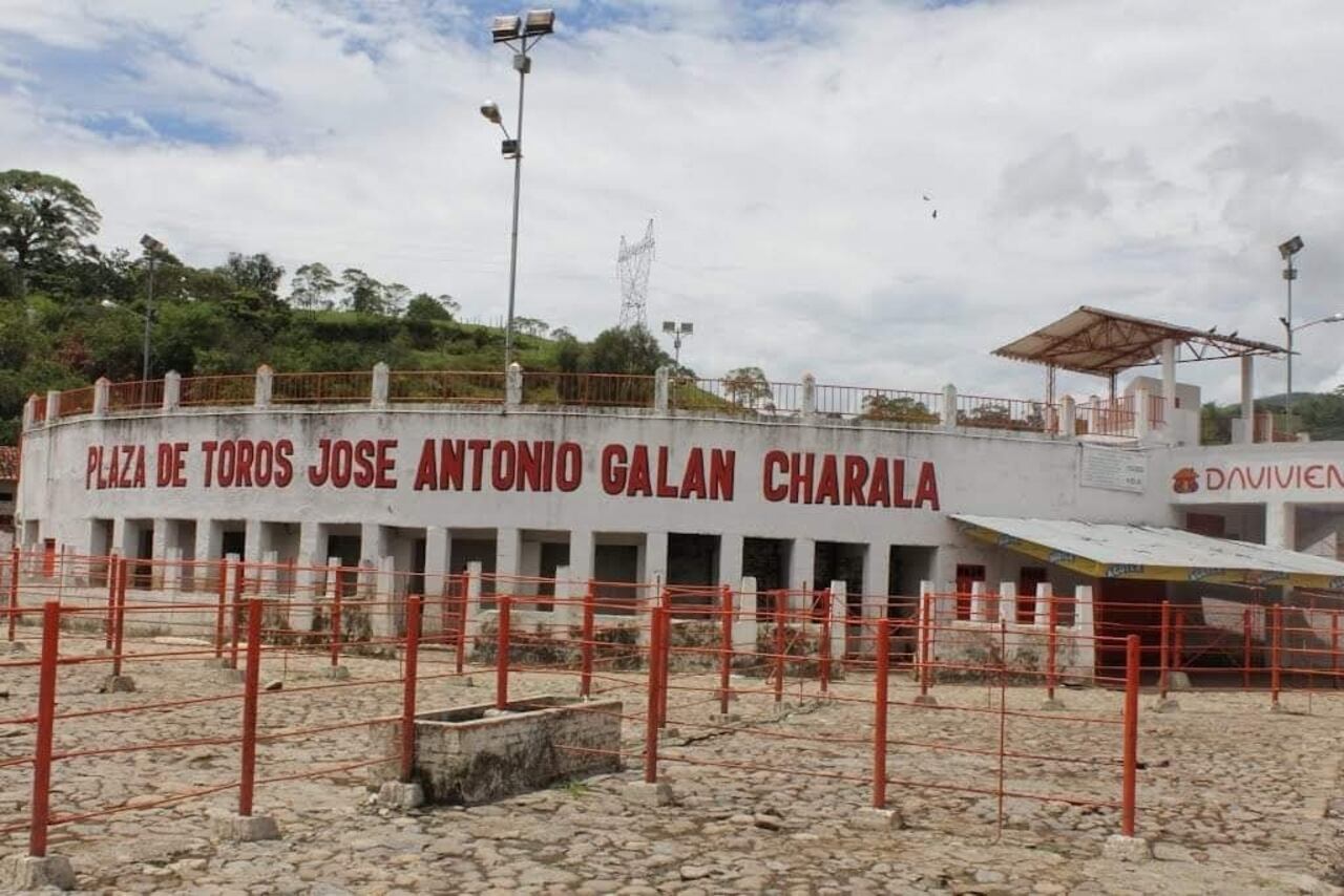 "Nuestra plaza es en concreto y no habrá riesgos”, aseguró el alcalde de Charalá.