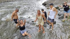 Caleños llegan al río Pance este 1 de enero del 2025.