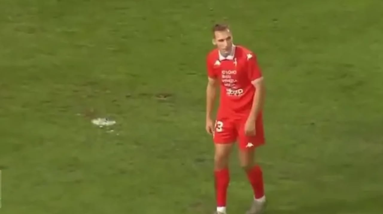 Raimonds Krollis se hizo expulsar antes de que se terminara el primer tiempo.