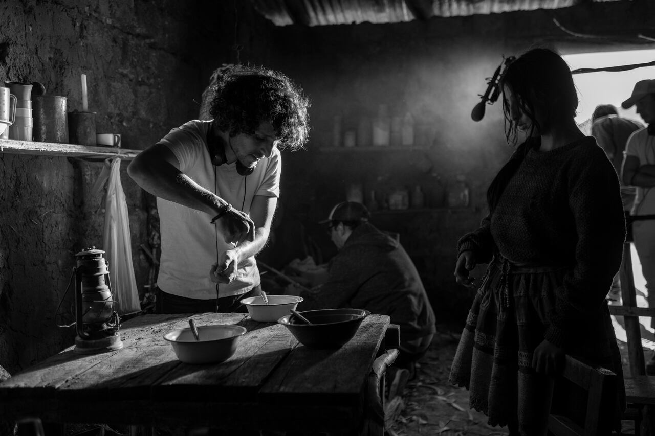 La película fue creada íntegramente en el pueblo ayacuchano de Sarhua La idea de Diógenes surgió de un sueño que Leonardo Barbuy tuvo hace siete años sobre un hombre que vive solo en las alturas de los Andes y muere sin que nadie lo note.