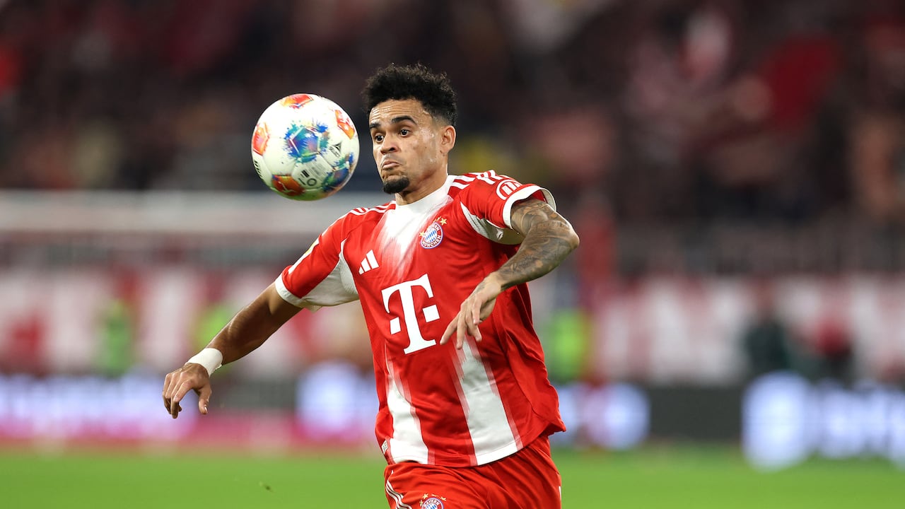 MUNICH, GERMANY - NOVEMBER 01: Luis Diaz of FC Bayern M�nchen runs with the ball during the Bundesliga match between FC Bayern M�nchen and Bayer 04 Leverkusen at Allianz Arena on November 01, 2025 in Munich, Germany. (Photo by Alexander Hassenstein/Getty Images) (Photo by ALEXANDER HASSENSTEIN / GETTY IMAGES EUROPE / Getty Images via AFP)