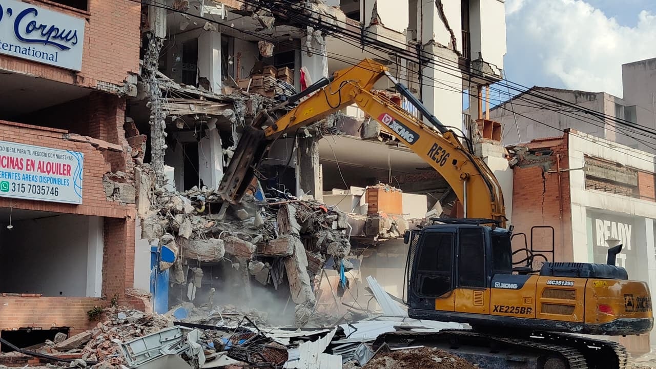 Demolición edificios en el barrio Los Cámbulos