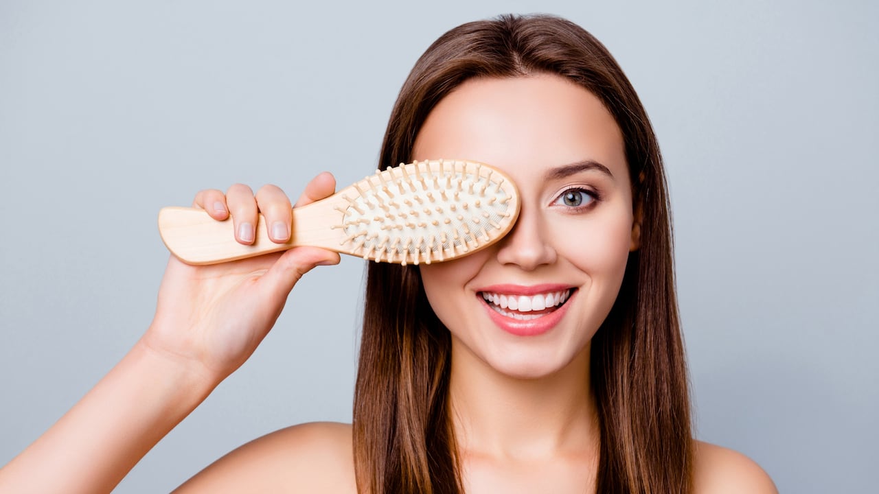 Un cabello sano es la suma de diversos factores que contribuyen al crecimiento y cuidado del mismo.