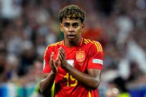 El español Lamine Yamal durante un partido de semifinales entre España y Francia en el torneo de fútbol Eurocopa 2024 en Múnich, Alemania, el martes 9 de julio de 2024. (AP Foto/Hassan Ammar)