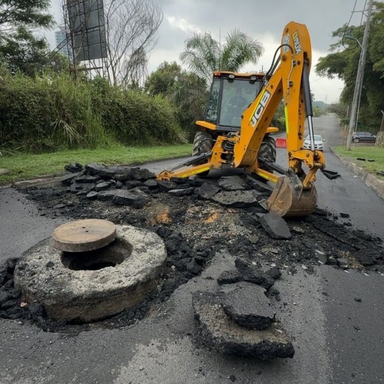 Hace algunos días, según lo revelado por la Secretaría de Infraestructura de Cali, se hizo una intervención que permitió obras de pavimentación, contando con todos los procedimientos necesarios.