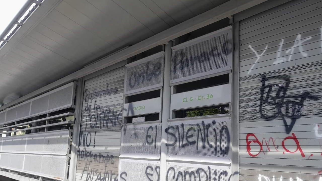 La estación del sur de Cali fue vandalizada en una protesta.