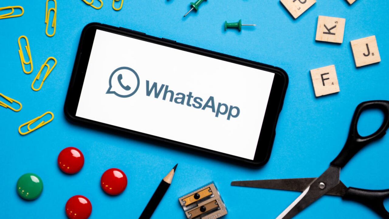 Personalización sin límites: instalando WhatsApp Plus y desactivando protecciones.