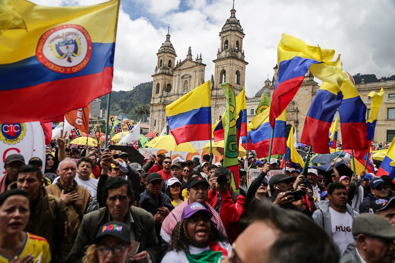 Bogotá. Mayo 01 de 2026.Iván Cepeda Castro ofrece un discurso ante manifestantes reunidos en la Plaza de Bolívar de Bogotá, en el marco de las movilizaciones y marchas por la conmemoración del Día Internacional del Trabajo.(Colprensa - Catalina Olaya).