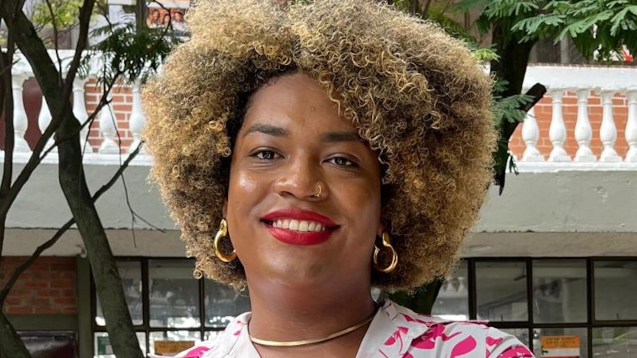 Bicky Bohórquez, lideresa social y activista trans afrodescendiente, comprometida con la defensa de los derechos humanos y la preservación de las tradiciones culturales del Pacífico colombiano.