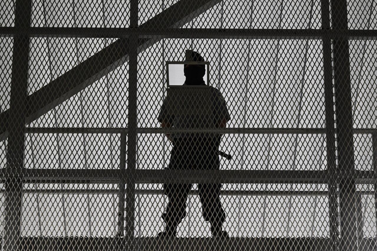 Nayib Bulele, presidente de El Salvador, presentó la prisión más grande de su país y del continente. Foto: AFP.