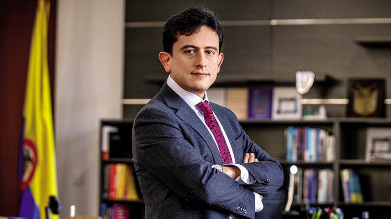 Luis Carlos Reyes negó estar de pelea con el ministro de Hacienda y dijo que la política económica actual no solo cambia normas, sino enfoques presupuestales para atender a la economía popular.