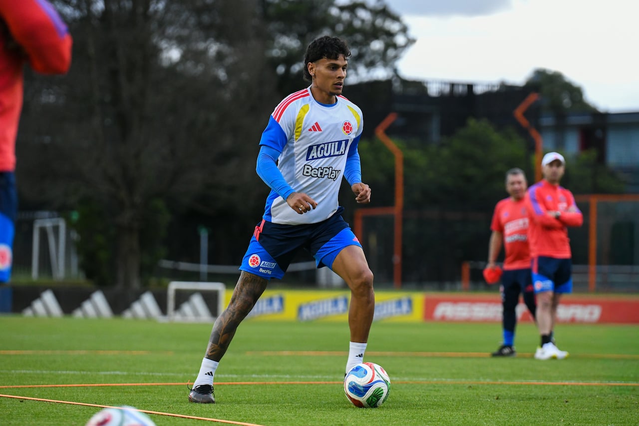 Fotos primer entrenamiento de la Selección Colombiana de Fútbol en el estadio de Techo en Bogotá para su partido de preparación frente a Costa Rica fotos Federación Colombiana de Fútbol