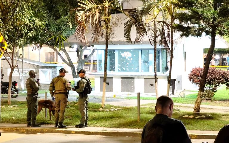 Autoridades aseguran el área del CAI de Charco Azul mientras continúan las labores de inspección tras la detonación.