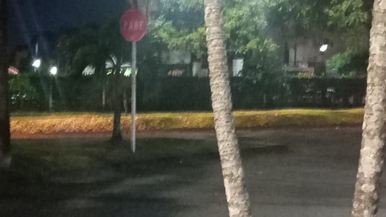 Así luce actualmente la intersección de la Calle 42 con Carrera 94, con las luminarias en funcionamiento.