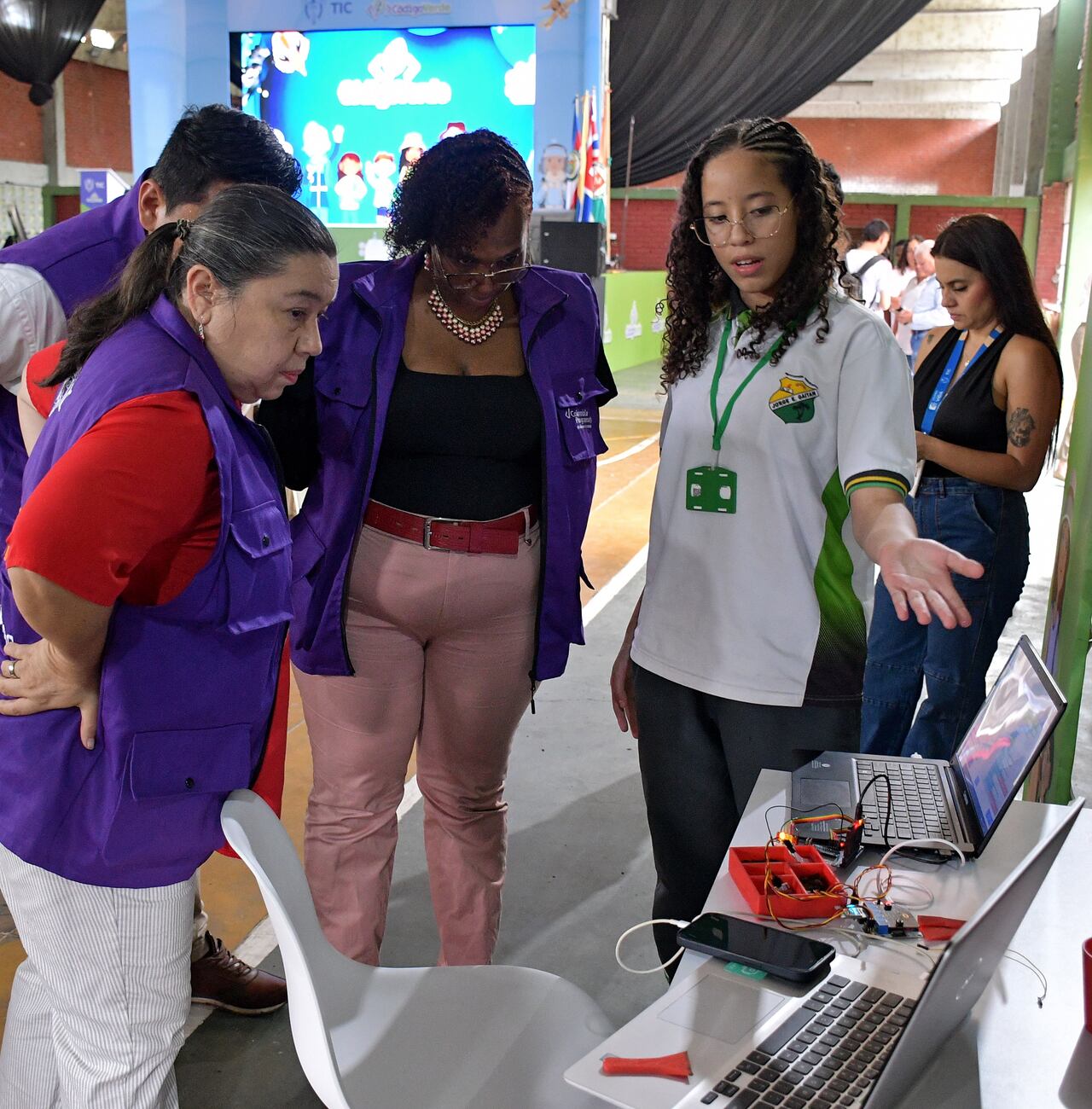 Lanzamiento en Cali en el colegio INEM, programa Código Verde temas de información. Fotos Raúl Palacios / El Pais.