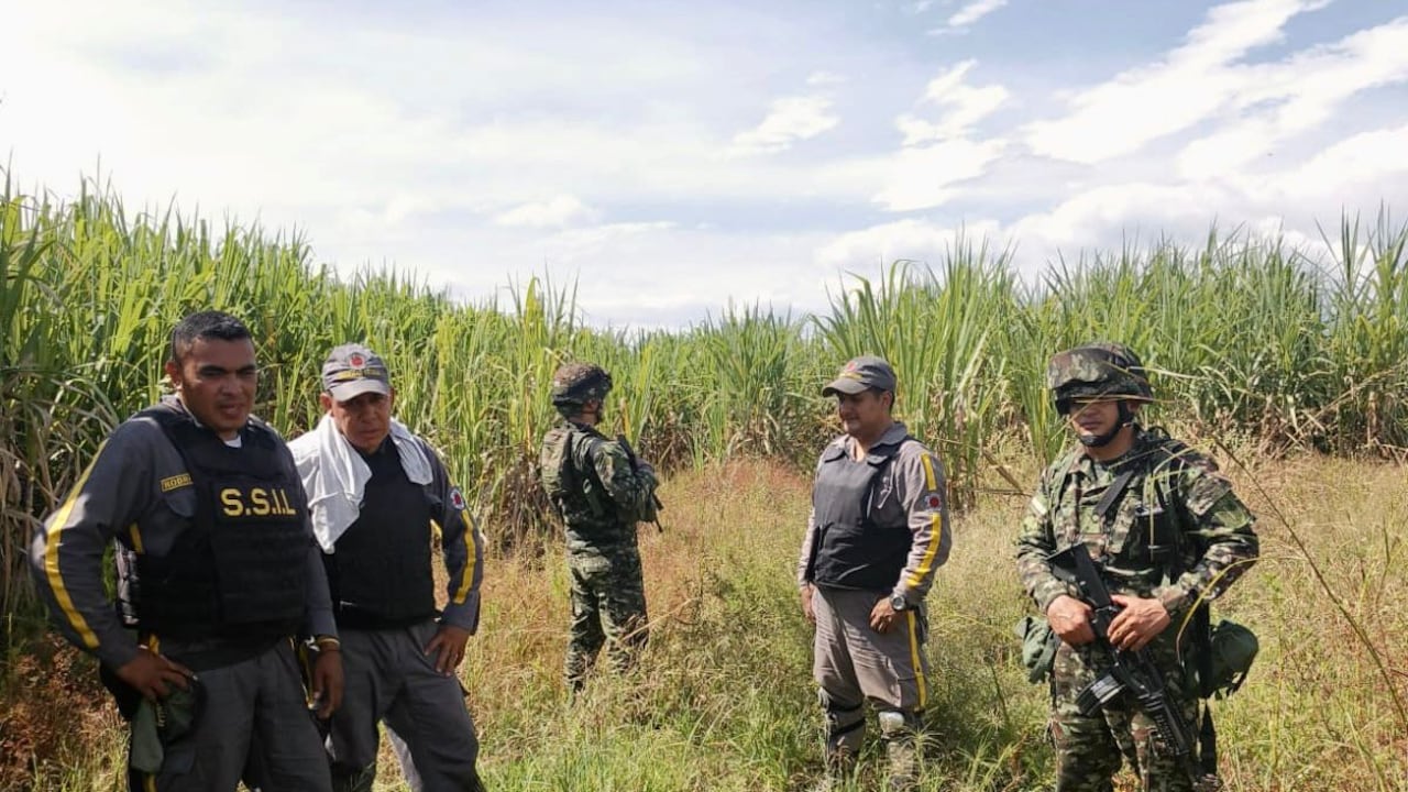Ataque armado en la vereda La Paila, en Corinto, Cauca, dejó como saldo la muerte del escolta Juan Carlos Ceballos, mientras protegía a los ocupantes de un vehículo incinerado por hombres armados.