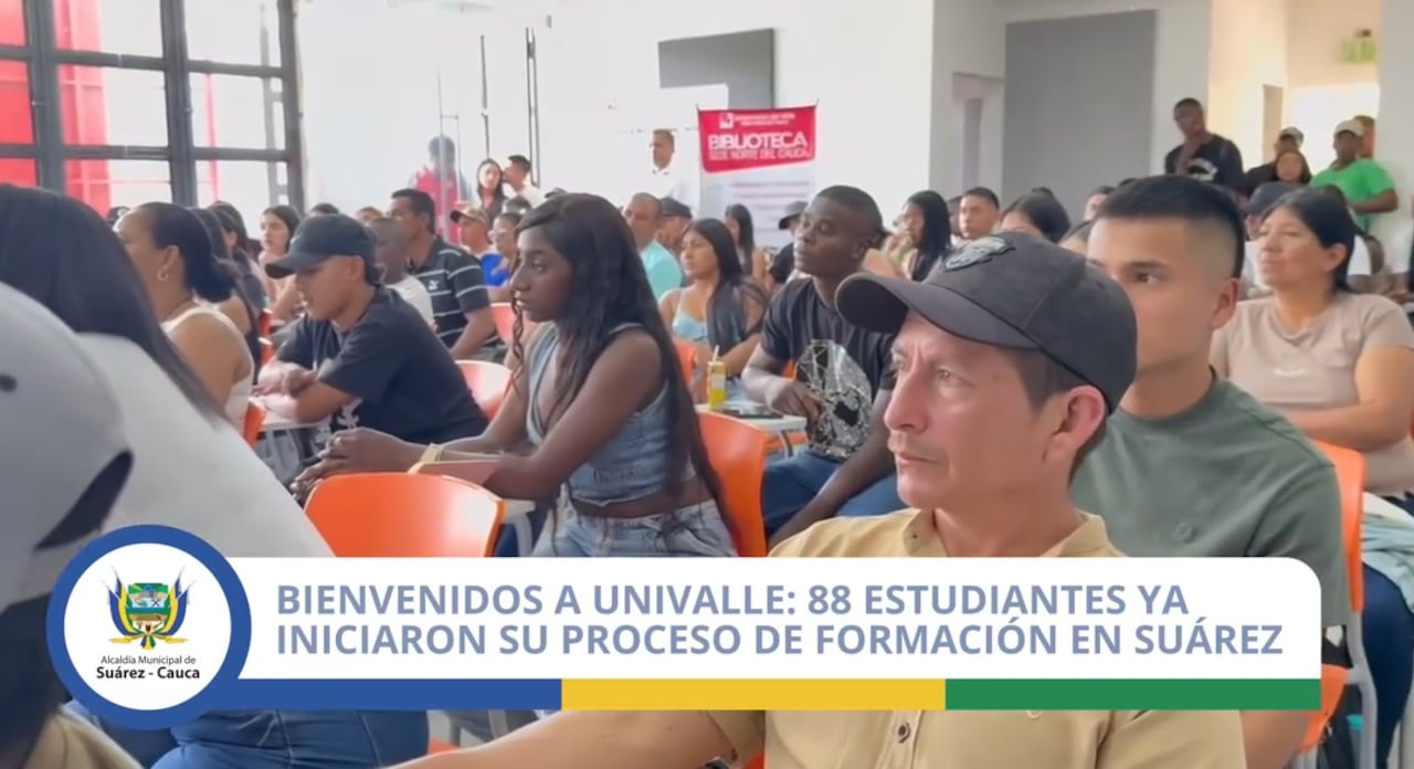 El alcalde de Suárez, César Cerón, dio la bienvenida a los nuevos estudiantes y los motivó a cumplir sus metas académicas.