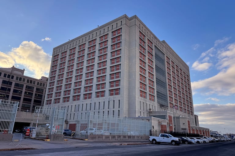 Vista del Centro de Detención Metropolitano, donde se encuentra recluido el destituido presidente venezolano Nicolás Maduro, en el barrio de Brooklyn de la ciudad de Nueva York