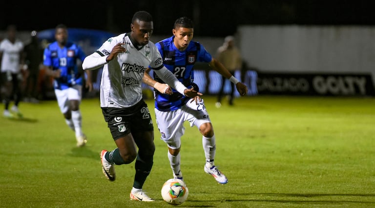 Boyacá Chicó enfrenta al Deportivo Cali en el estadio La Independencia de Boyacá, Liga Betplay 2024-II (Mcgiver Barón - Colprensa).