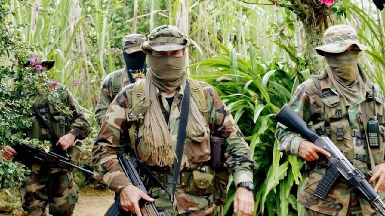 En la foto, integrante de las Autodefensas Unidas de Colombia (AUC) FOTO: REUTERS/Eliana Aponte