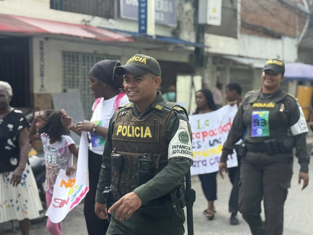 Instituciones como la Policía contribuyen con el bienestar de los portejadeños con actividades comunitarias.