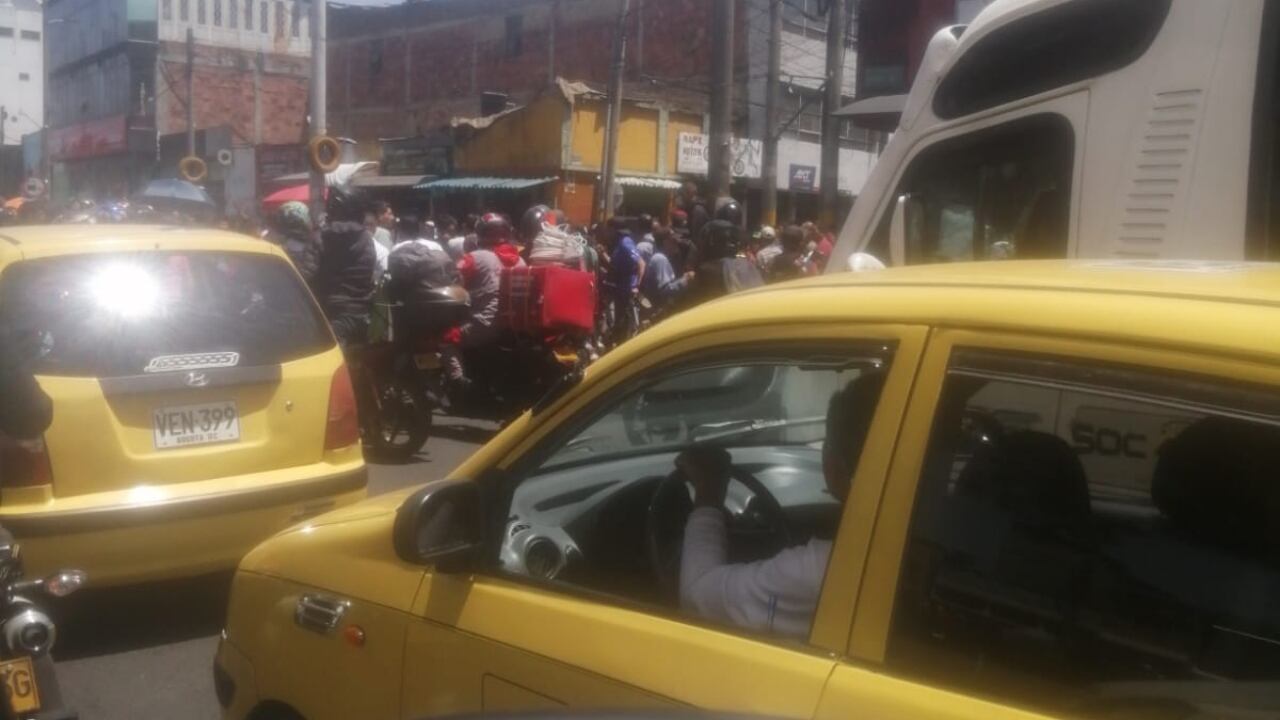 Preliminarmente se habla de tres personas heridas.