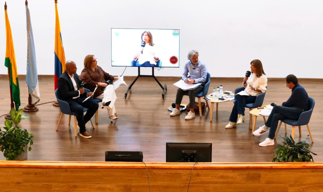 El debate se realizó en Buenaventura.