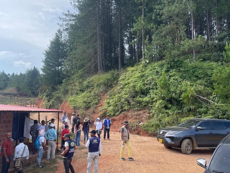 Las mismas comunidades son las que se autoprotegen en medio de los intensos combates que ahora se registran entre la fuerza pública públicas y las disidencias de las Farc.