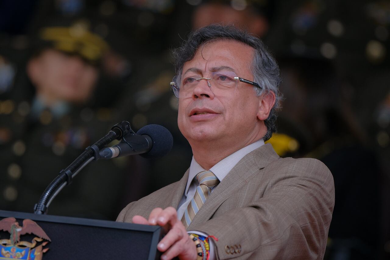 El presidente Gustavo Petro durante la conmemoración de la Policía Nacional.