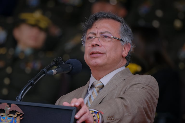 El presidente Gustavo Petro durante la conmemoración de la Policía Nacional.