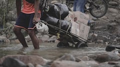 Muchas de las personas que cruzan el tapón del Darién viajan con niños.