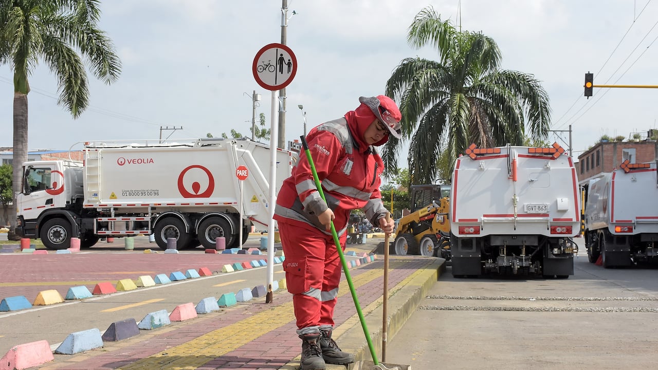 Empresa VEOLIA Entregó 6 Vehículos a la Alcaldía.