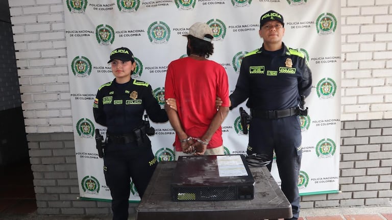 El sospechoso fue capturado por la Policía Metropolitana de Cali y quedó a disposición de la Fiscalía para su judicialización.