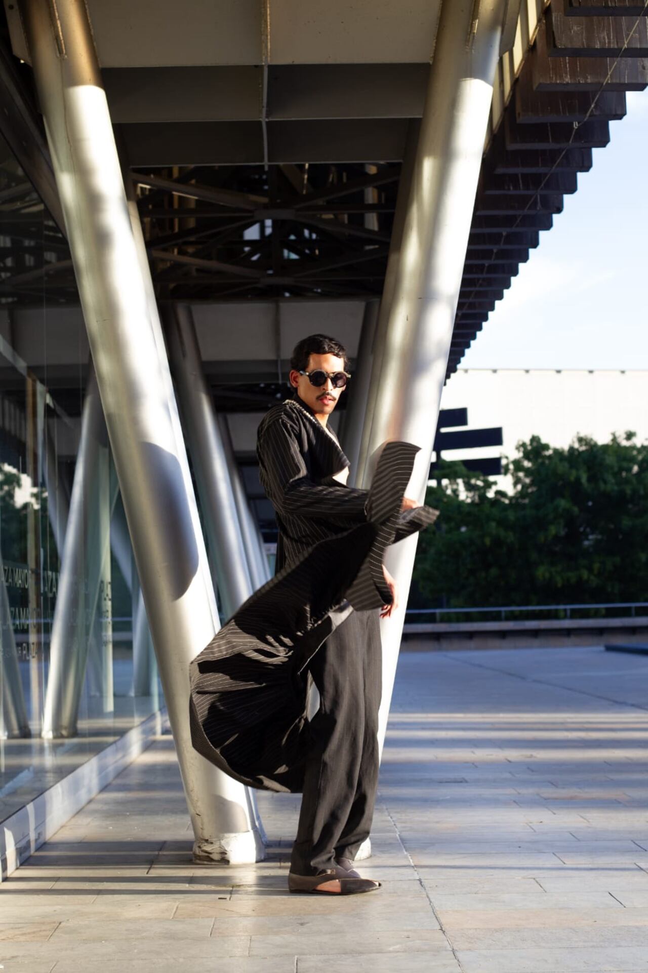 Joyas llega con una propuesta que, según él, busca “despertar los sentidos de la piel en el pie”.