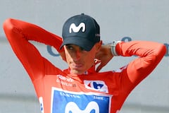 Team Movistar's Spanish rider Enric Mas puts on the overall leader's red jersey on the podium after the 10th stage of the Vuelta a Espana 2026 cycling tour, a 184,7 km race between Alcaraz and Elche de la Sierra, on September 1, 2026. (Photo by JOSE JORDAN / AFP)