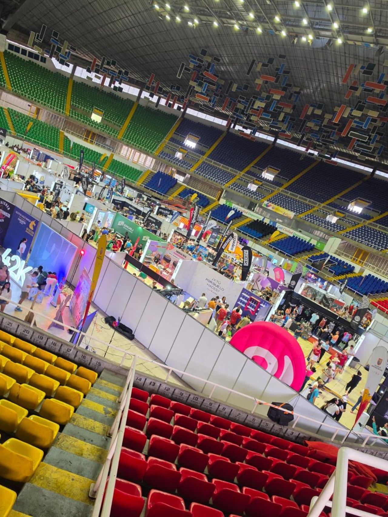 Durante la Expo Maratón, autoridades tributarias acompañaron a comerciantes y organizaciones deportivas.