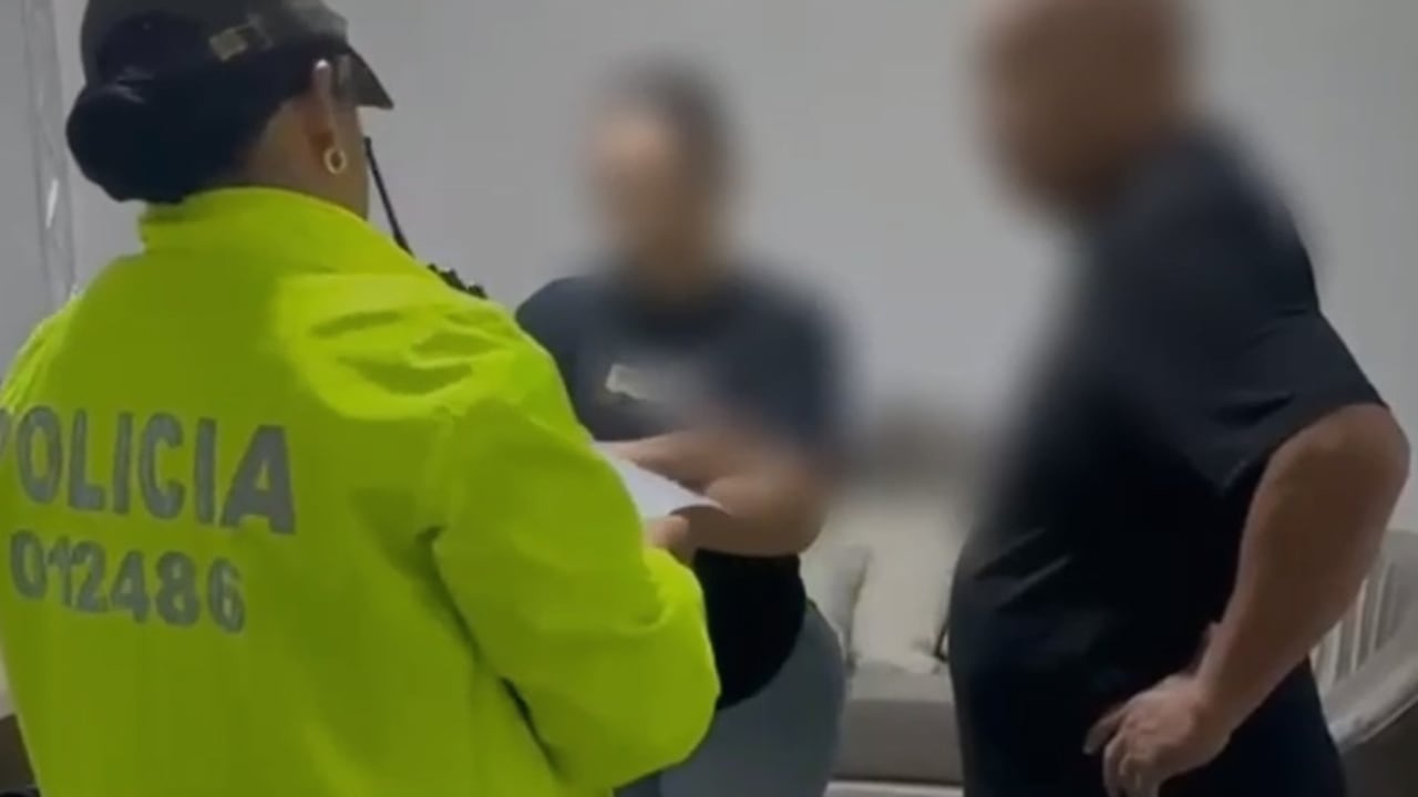 Momento de la captura en flagrancia de una persona señalada de participar en el tráfico local de estupefacientes en el municipio de Santander de Quilichao. El individuo fue puesto a disposición de la Fiscalía General de la Nación.
