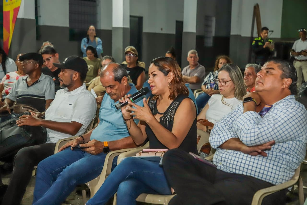 Habitantes de la comuna 9 pudieron conocer cuáles son los proyectos que adelantarán los diferentes organismos en lo que resta de 2025, con recursos del empréstito.