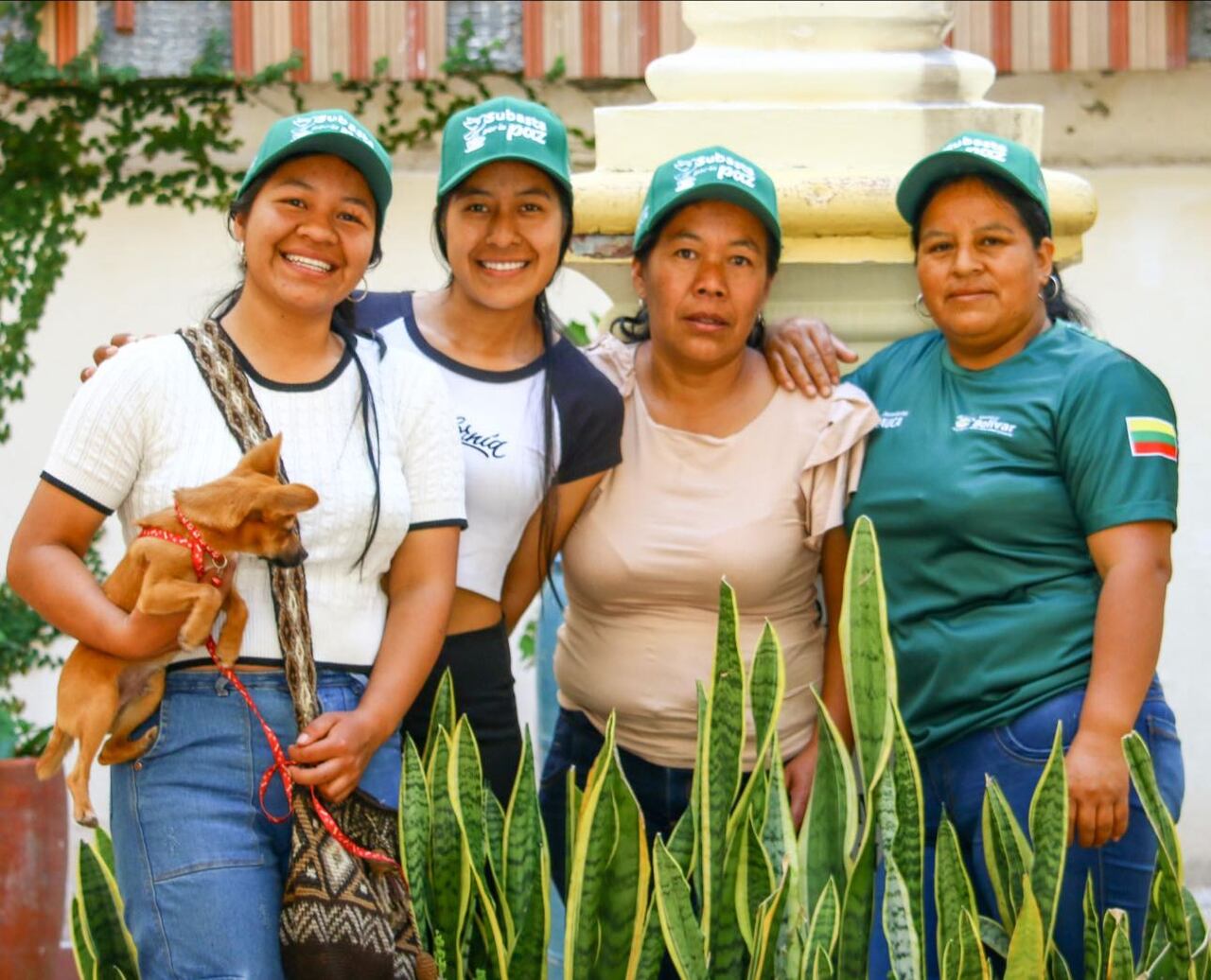 "En Bolívar, Cauca, recibimos con los brazos abiertos a productores y compradores internacionales del mundo cafetero que hoy nos acompañan para mostrar el rostro productivo de la región", expresó el gobernador del Cauca, Octavio Guzmán.