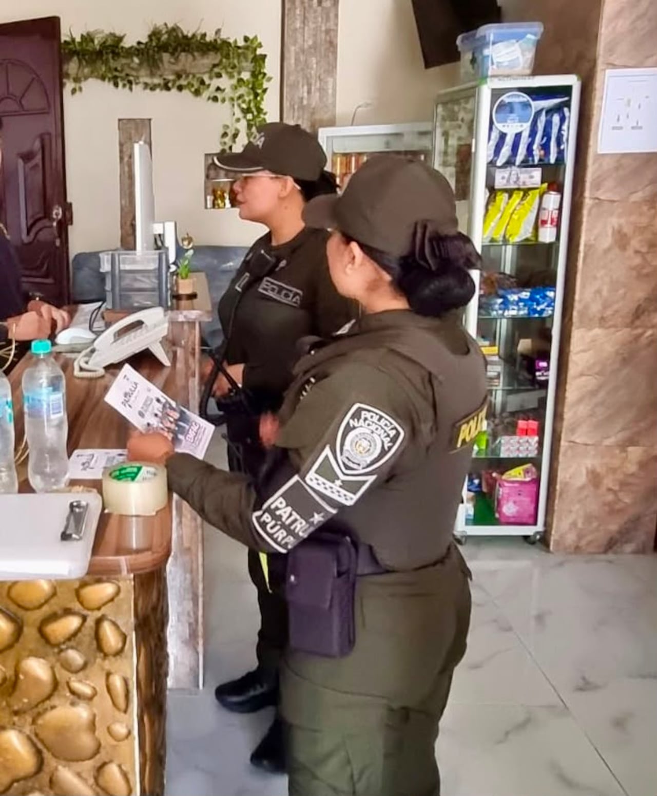 La Alcaldía de Popayán y la Policía Metropolitana reiteran el llamado a la ciudadanía para denunciar cualquier hecho que ponga en riesgo a la niñez y juventud, y reafirma su compromiso con una ciudad segura, ordenada y respetuosa de los derechos humanos.