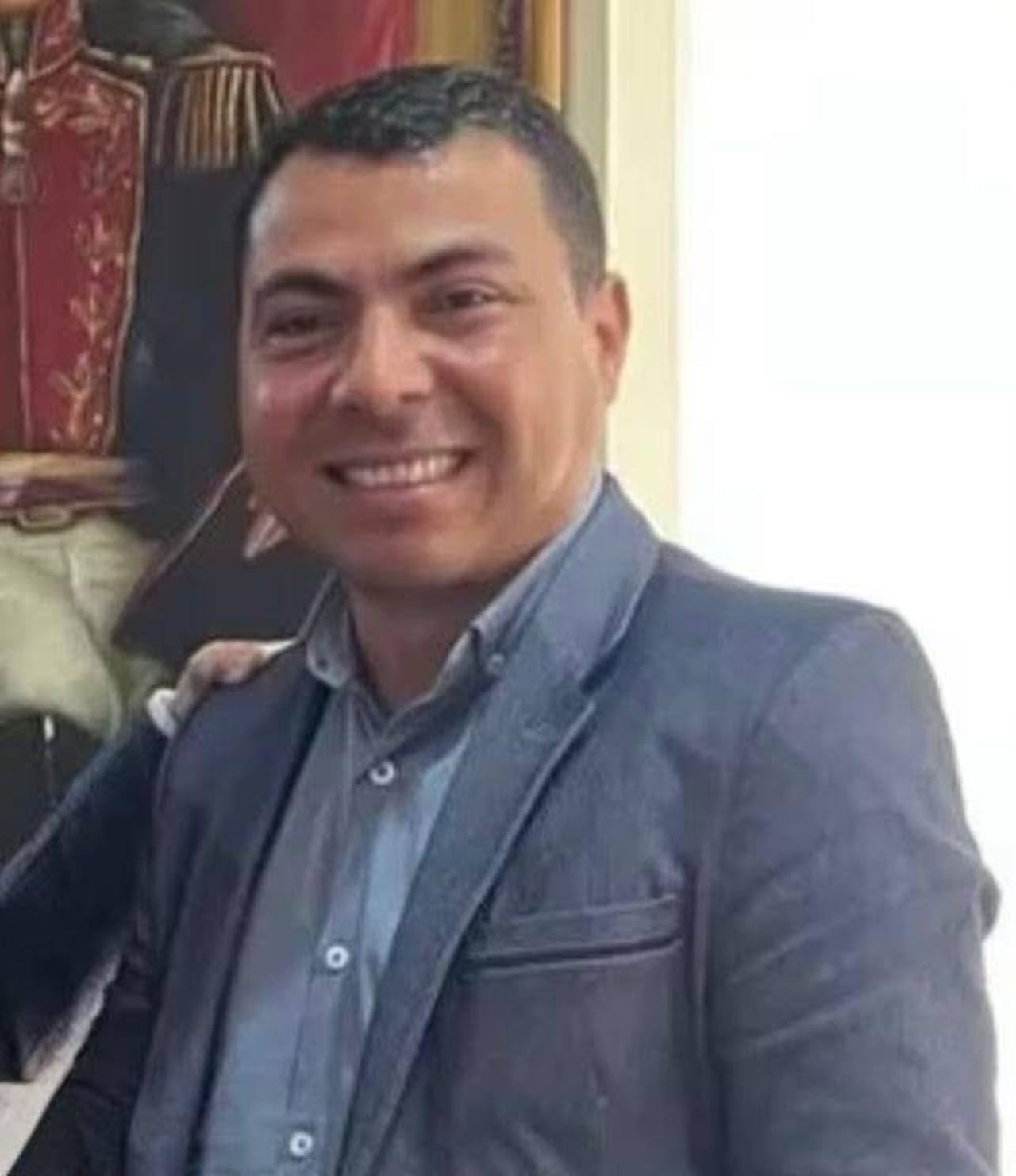 El pasado miércoles 25 de febrero, el candidato al Senado, Andrés Vásquez, desapareció sin dejar rastro mientras estaba en el municipio de Pelaya, Cesar, visitando a su padre. De acuerdo con los reportes preliminares, el político salió de la casa de su familiar luego de recibir una misteriosa llamada.