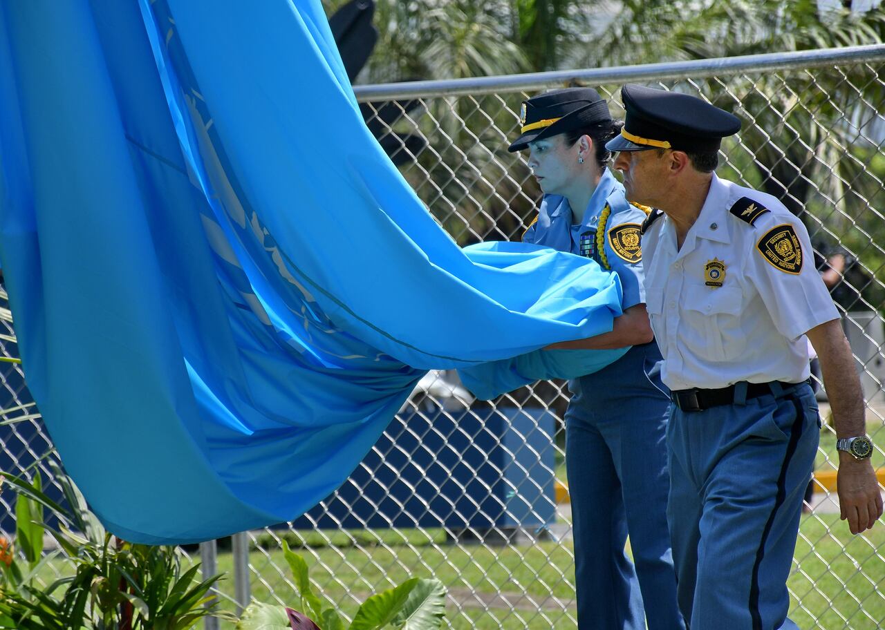 ONU izó su bandera y el Centro de Eventos Valle del Pacífico se convirtió en zona de jurisdicción internacional para albergar la COP16.
En presencia de las principales autoridades del Valle del Cauca y de las Naciones Unidas, se izó la bandera de la ONU en el Centro de Eventos Valle del Pacífico, marcando así la oficialización de la llegada de la COP16 a la ciudad. Fotos Raúl Palacios/ El Pais.