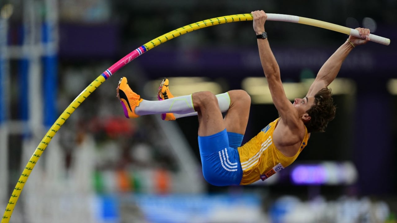 Armand Duplantis segundos antes de romper su récord.