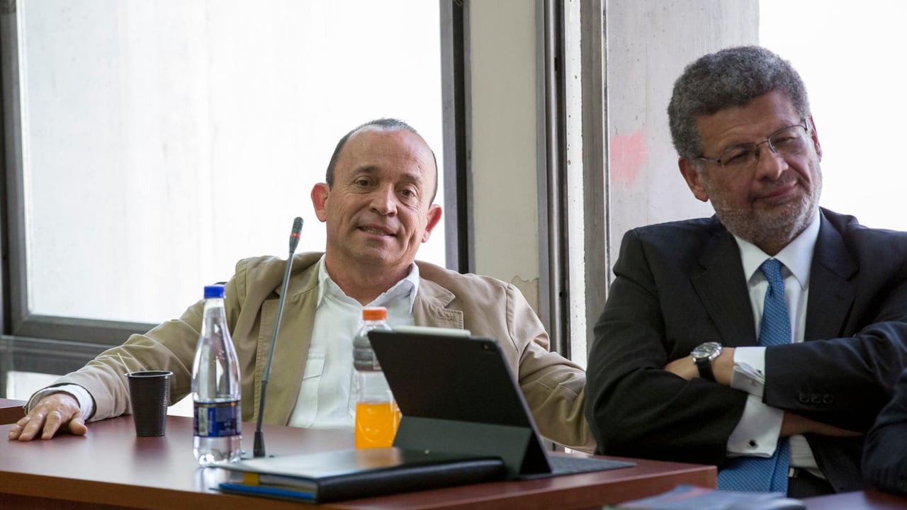 Santiago Uribe en medio de sus audiencias públicas.