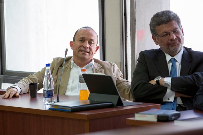 Santiago Uribe en medio de sus audiencias públicas.