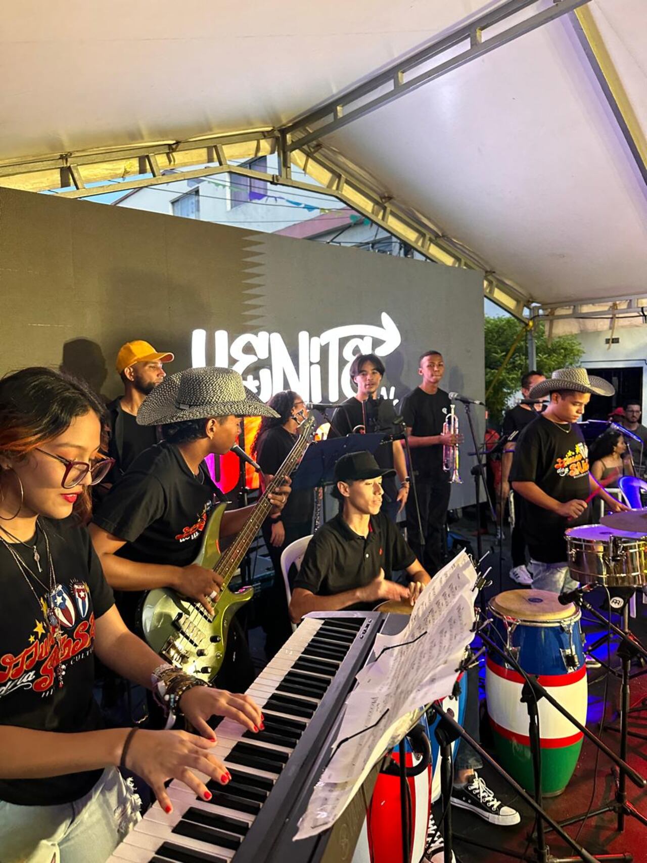 El Grupo Melaza es una orquesta formativa de la Fundación del Museo de la Salsa. Bajo la orientación del director musical Joseph Arango han tenido cerca de cuatro presentaciones.