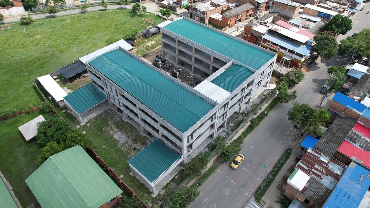 Vista panorámica del colegio 'Nuestra Señora del Encuentro con Dios', ubicado en Potrero Grande, Comuna 21 de Cali. Aun en construcción.
