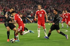 El delantero colombiano del Bayern de Múnich, Luis Díaz (segundo por la izquierda), y el defensa brasileño del Paris Saint-Germain, Marquinhos (izq.), disputan el balón durante el partido de vuelta de las semifinales de la Liga de Campeones de la UEFA entre el FC Bayern de Múnich y el Paris Saint-Germain (PSG) en Múnich, al sur de Alemania, el 6 de mayo de 2026. (Foto de Odd ANDERSEN / AFP)