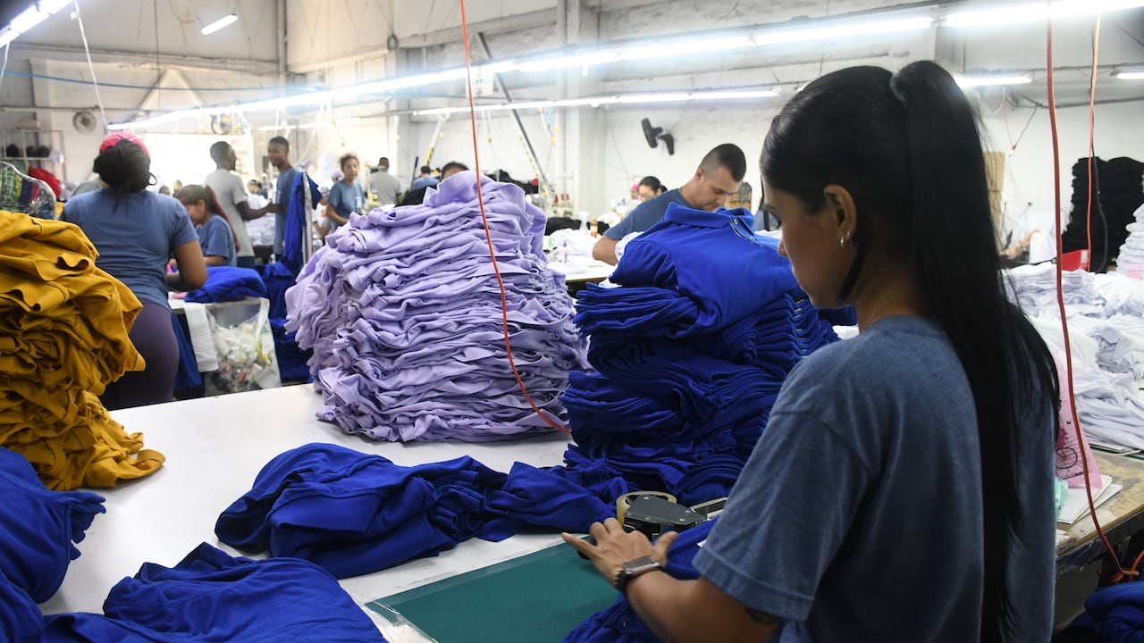 Cali: Recorrido por la ruta de la moda caleña. Empresa textil Aritex. Foto José L Guzmán